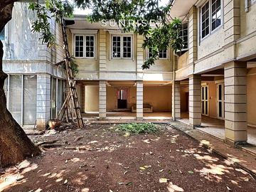 Dijual Rumah Lama Near Jl cendana & Suwiryo Menteng , Jakpus