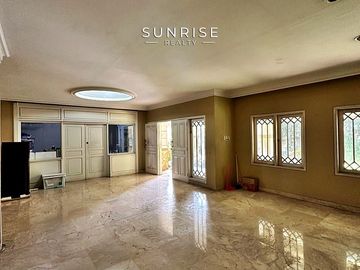 Dijual Rumah Lama Near Jl cendana & Suwiryo Menteng , Jakpus