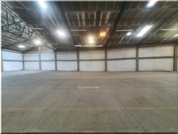 ALQUILER DE BODEGA DE 2070 MTS2, 4 ACCESOS VEHICULARES Y MUELLES.