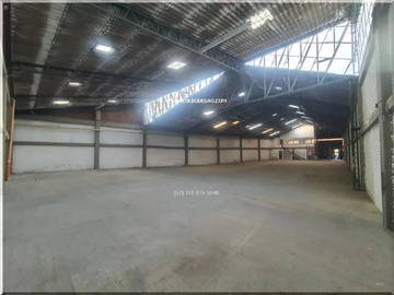 ALQUILER DE BODEGA DE 2070 MTS2, 4 ACCESOS VEHICULARES Y MUELLES.