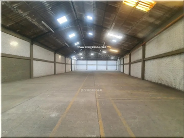ALQUILER DE BODEGA DE 2070 MTS2, 4 ACCESOS VEHICULARES Y MUELLES.