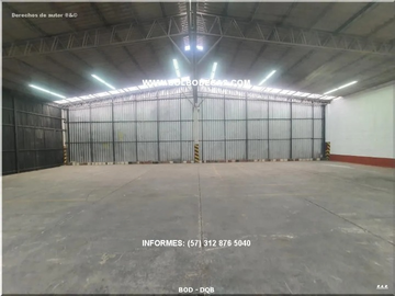 ALQUILER DE BODEGA DE 2070 MTS2, 4 ACCESOS VEHICULARES Y MUELLES.