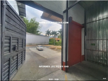 ALQUILER DE BODEGA DE 2070 MTS2, 4 ACCESOS VEHICULARES Y MUELLES.
