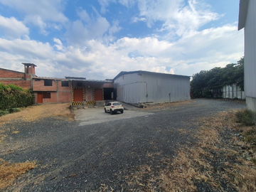 ALQUILER DE BODEGA DE 2070 MTS2, 4 ACCESOS VEHICULARES Y MUELLES.