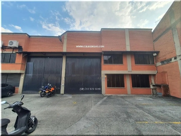 ALQUILER DE BODEGA DE 2070 MTS2, 4 ACCESOS VEHICULARES Y MUELLES.