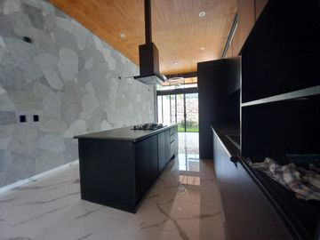 CASA EN VENTA EN FRACCIONAMIENTO LOMAS DE COCOYOC MORELOS