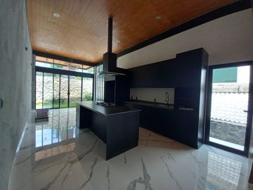 CASA EN VENTA EN FRACCIONAMIENTO LOMAS DE COCOYOC MORELOS