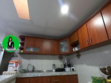 VENDO CASA PLANA CON AREA DE 277mts, CON APARTAMENTO EN SECTOR DE PARAISO, EXCELENTE UBICACION