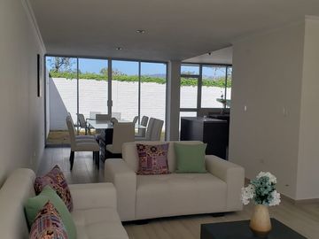 Tumbaco, Hermosas Casas Adosadas de 2en2 con Amplios Jardines, Entrega Junio2024