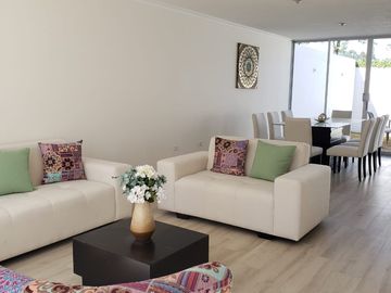 Tumbaco, Hermosas Casas Adosadas de 2en2 con Amplios Jardines, Entrega Junio2024