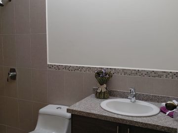 Tumbaco, Hermosas Casas Adosadas de 2en2 con Amplios Jardines, Entrega Junio2024