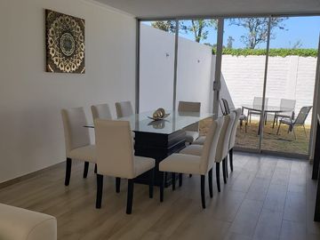 Tumbaco, Hermosas Casas Adosadas de 2en2 con Amplios Jardines, Entrega Junio2024