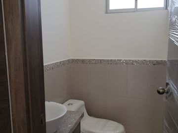 Tumbaco, Hermosas Casas Adosadas de 2en2 con Amplios Jardines, Entrega Junio2024