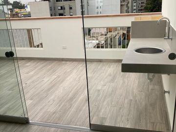 DE ESTRENO, NO PAGA ALCABALA, LINDO TRIPLEX , TERRAZA, BBQ, 2 DORMITORIOS, VISTA EXTERIOR, BALCON