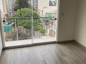 DE ESTRENO, NO PAGA ALCABALA, LINDO TRIPLEX , TERRAZA, BBQ, 2 DORMITORIOS, VISTA EXTERIOR, BALCON