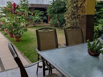 Venta de Casa con 6 Dormitorios y Piscina en Portoviejo, Manabí