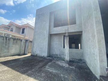 Se vende Casa en obra gris en Puerto Azul