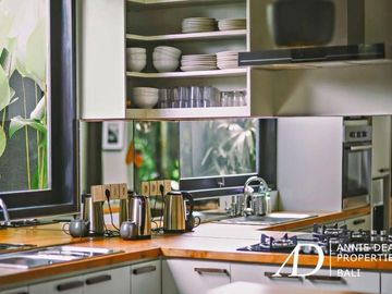 LEASEHOLD MODERN FOUR BED ROOM VILLA IN CANGGU