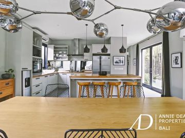 LEASEHOLD MODERN FOUR BED ROOM VILLA IN CANGGU