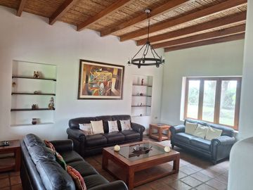 ACOGEDORA CASA DE CAMPO ANTES US$ 480,000 AHORA en US$ 420,000