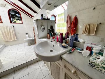 Bosques de Montemar, gran casa, 5 dormitorios + servicio, piscina, jardín