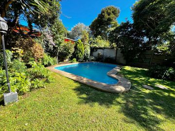 Bosques de Montemar, gran casa, 5 dormitorios + servicio, piscina, jardín