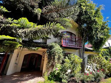 Bosques de Montemar, gran casa, 5 dormitorios + servicio, piscina, jardín