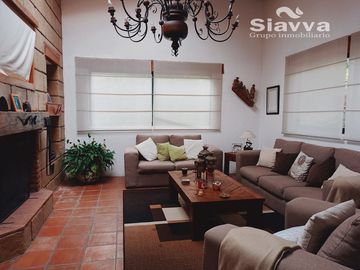 BONITA CASA DE ESTILO VALLESANO