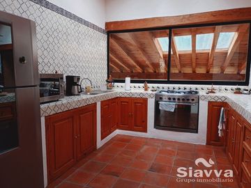 BONITA CASA DE ESTILO VALLESANO