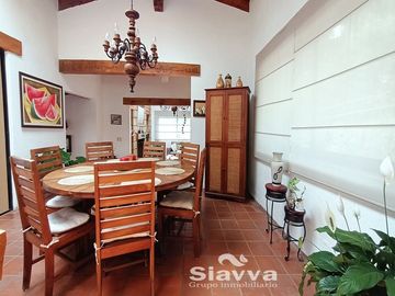 BONITA CASA DE ESTILO VALLESANO