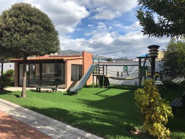 VENDO HERMOSA CASA EN CONJUNTO CUMBAYA (Sector Colegio Menor)