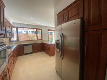 VENDO HERMOSA CASA EN CONJUNTO CUMBAYA (Sector Colegio Menor)