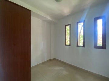 VENDO HERMOSA CASA EN CONJUNTO CUMBAYA (Sector Colegio Menor)