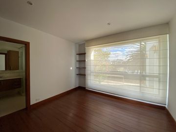 VENDO HERMOSA CASA EN CONJUNTO CUMBAYA (Sector Colegio Menor)