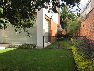 VENDO HERMOSA CASA EN CONJUNTO CUMBAYA (Sector Colegio Menor)