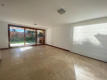VENDO HERMOSA CASA EN CONJUNTO CUMBAYA (Sector Colegio Menor)