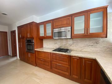 VENDO HERMOSA CASA EN CONJUNTO CUMBAYA (Sector Colegio Menor)