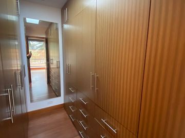 VENDO HERMOSA CASA EN CONJUNTO CUMBAYA (Sector Colegio Menor)