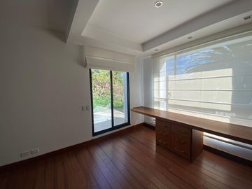 VENDO HERMOSA CASA EN CONJUNTO CUMBAYA (Sector Colegio Menor)