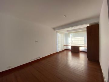 VENDO HERMOSA CASA EN CONJUNTO CUMBAYA (Sector Colegio Menor)