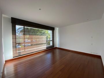 VENDO HERMOSA CASA EN CONJUNTO CUMBAYA (Sector Colegio Menor)