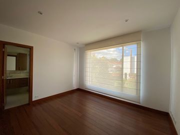 VENDO HERMOSA CASA EN CONJUNTO CUMBAYA (Sector Colegio Menor)