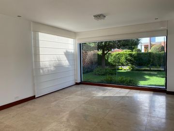 VENDO HERMOSA CASA EN CONJUNTO CUMBAYA (Sector Colegio Menor)
