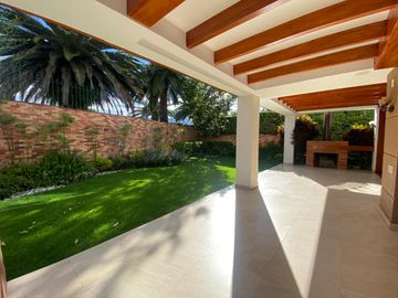 VENDO HERMOSA CASA EN CONJUNTO CUMBAYA (Sector Colegio Menor)