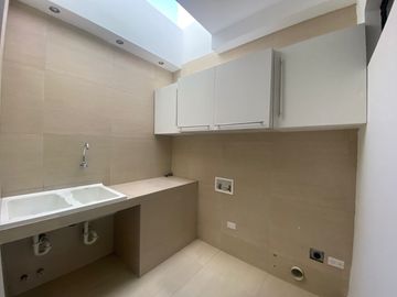 VENDO HERMOSA CASA EN CONJUNTO CUMBAYA (Sector Colegio Menor)