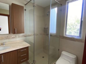 VENDO HERMOSA CASA EN CONJUNTO CUMBAYA (Sector Colegio Menor)