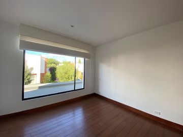 VENDO HERMOSA CASA EN CONJUNTO CUMBAYA (Sector Colegio Menor)
