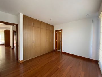 VENDO HERMOSA CASA EN CONJUNTO CUMBAYA (Sector Colegio Menor)