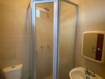 VENDO HERMOSA CASA EN CONJUNTO CUMBAYA (Sector Colegio Menor)