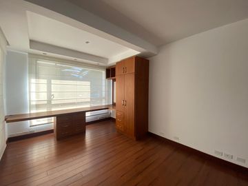 VENDO HERMOSA CASA EN CONJUNTO CUMBAYA (Sector Colegio Menor)